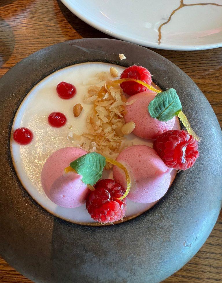 Panna Cotta De Coco En The Wake - Restaurantes De Virgin Voyages