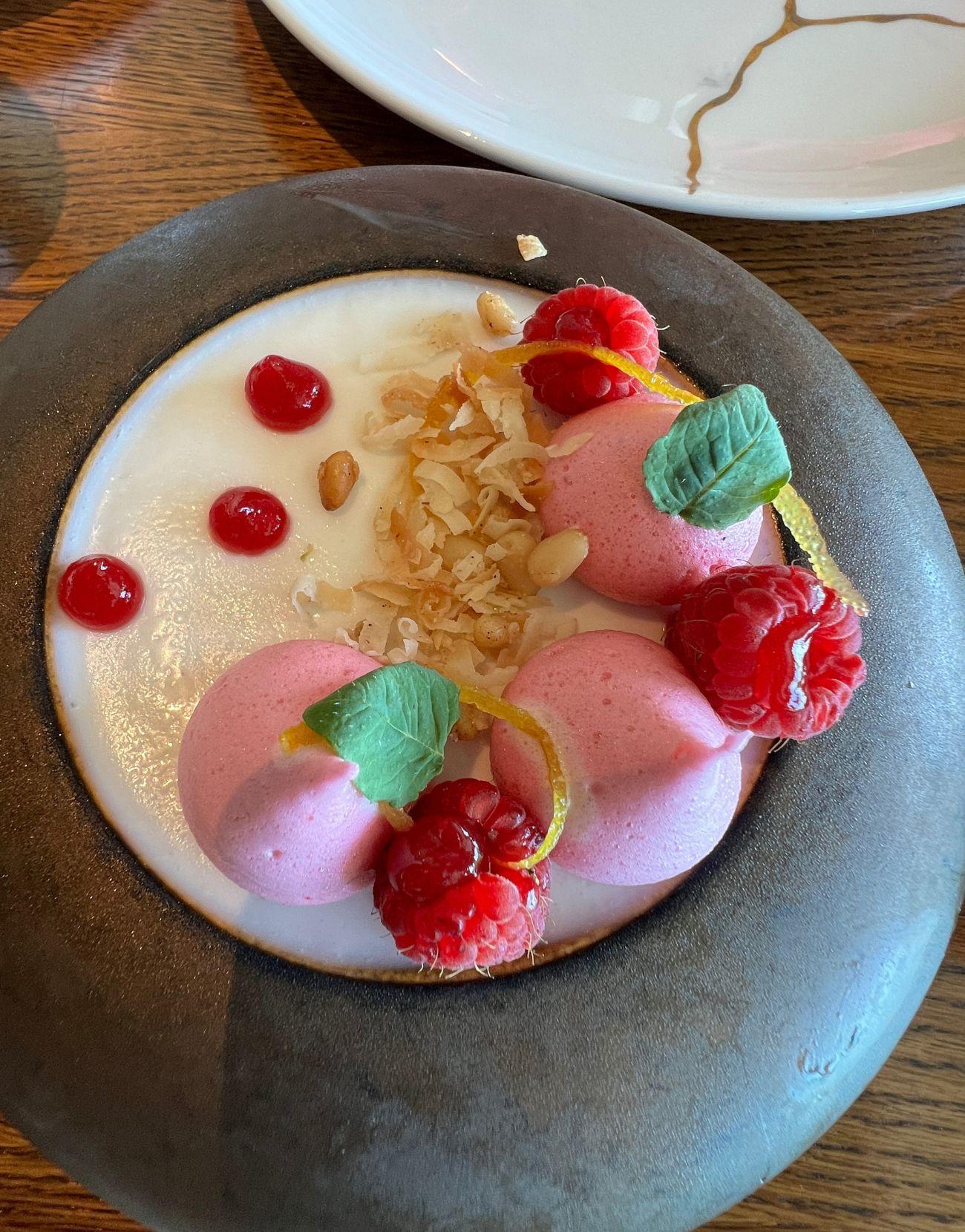Panna Cotta De Coco En The Wake - Restaurantes De Virgin Voyages